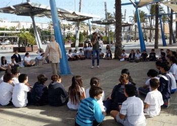 Algunos de los alumnos del colegio Reyes Católicos, durante el encuentro.