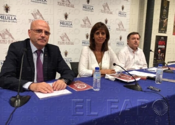 El decano del Colegio de Abogados, la consejera de Cultura y el juez de vigilancia penitenciaria, durante la rueda de prensa.