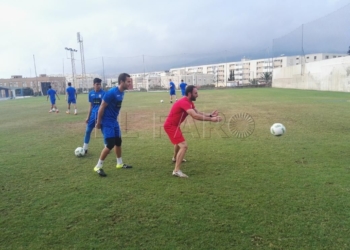 El centrocampista de la UD Melilla se ejercita en el campo anexo del municipal Álvarez Claro.