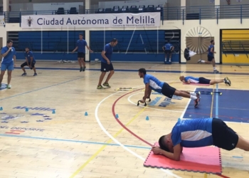 Jugadores de la escuadra del CV Melilla, en una de las sesiones de entrenamientos de esta semana.