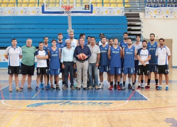 El consejero de Deportes Antonio Miranda visitó a la plantilla del Melilla Baloncesto.