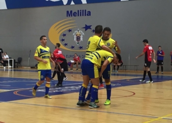 Los jugadores melillenses celebran uno de sus goles, en el encuentro del pasado fin de semana.