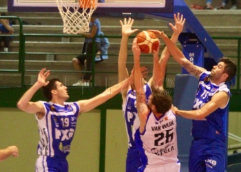 El ataque del Melilla Baloncesto 		se vio maniatado por la buena defensa del equipo del Marín Peixegalego.