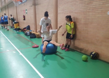 Las jugadoras melillenses tocadas trabajaron al margen del resto de sus compañeras.