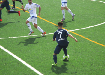 El melillense Braim, en uno de los lances del partido ante el Vélez CF.