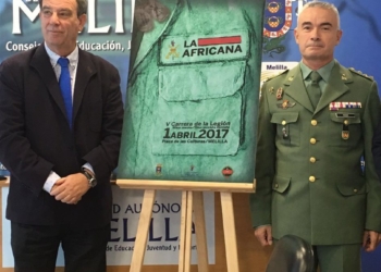 El consejero de Educación, Juventud y Deportes, Antonio Miranda, junto Melchor Marín, coronel jefe del Tercio.