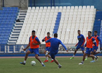 Imagen de una acción ofensiva en el entrenamiento que celebró ayer la escuadra que entrena Josu Uribe.