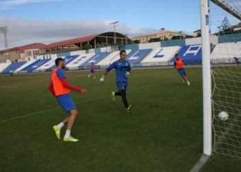 Los jugadores realizaron un trabajo técnico-táctico en la jornada de ayer jueves.