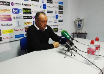 El técnico azulino, en la rueda de prensa oficial después de la derrota ante el cuadro del Extremadura.