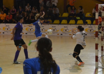 Nerea marcó el segundo gol del Torreblanca tras un lanzamiento de esquina ejecutado por Lydia, que sorprendió a las jugadoras locales.