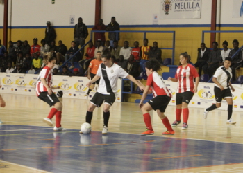 Carla, con el balón, volvió a destacar en la faceta goleadora.