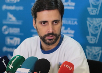 Alejandro Alcoba, durante la rueda de prensa de ayer sábado.