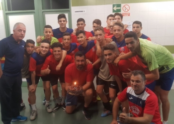 Jugadores de la Peña Barcelonista junto a su cuerpo técnico.