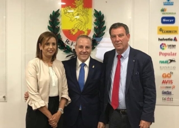 Samira Mizzian, junto a Francisco Blázquez y Antonio Miranda.