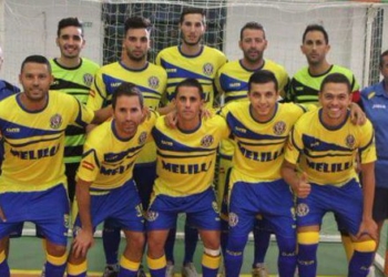 Raúl Cuenca, junto a todos sus jugadores de la pasada temporada.