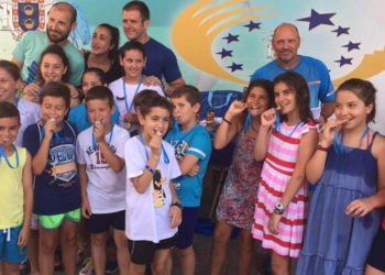 Los alumnos de la Escuela de Menores recibieron sus medallas correspondientes a la temporada 2016-2017, que echa su cierre con la actividad programada para esta tarde en El Fuerte.