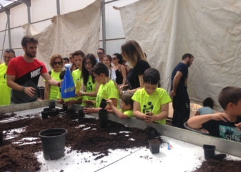 Cerca de un centenar de niños participó ayer en las actividades organizadas por Bienestar Social en la Granja Escuela para celebrar el Día Mundial del Medio Ambiente, que será la próxima semana.