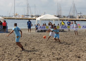 Los juveniles melillenses realizaron dos buenos partidos en el primer día de competición, saliendo invictos y como líderes del Grupo B.