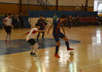 Control de balón de un jugador de la Peña Barcelonista.