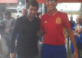 Said, a la derecha, junto al exjugador del Real Madrid Raúl.