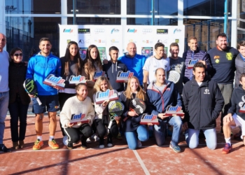 Foto de familia de los campeones de los Internacionales Ciudad de Melilla de pádel, que se disputaron en el Centro de Pádel de la Ciudad Autónoma.