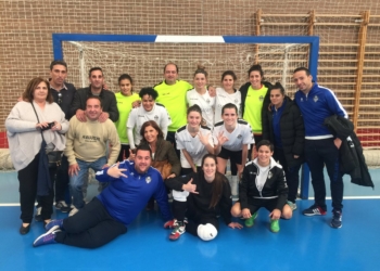 La expedición del Torreblanca, en la celebración del triunfo junto a la familia de María Soto.