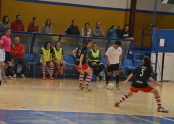 Raquel, con la pelota, fue una de las jugadoras más destacadas del cuadro local