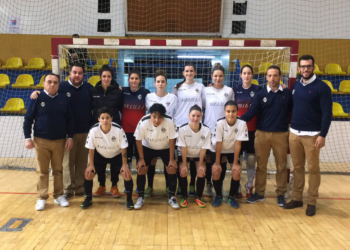 Imagen de la plantilla y del cuerpo técnico del conjunto melillense durante la presente temporada 2017/2018.