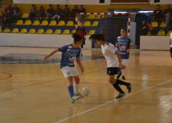 Lubna, con el balón, una de las mejores jugadoras del equipo.