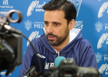 Alejandro Alcoba, en la rueda de prensa oficial del club.