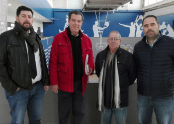 El consejero Antonio Miranda junto presidente de la APDM, Avelino Gutiérrez, así como el director general de Instalaciones Deportivas, Alfonso Gómez, y el vicepresidente de la Asociación, Antonio García.