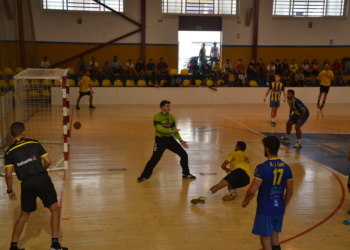 Los gimnastas, en uno de sus partidos como locales en el pabellón Lázaro Fernández.