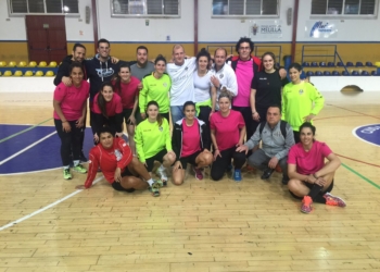 El jugador húngaro se despidió de toda la plantilla del Torreblanca, equipo melillense de fútbol sala femenino.