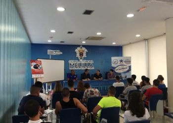 La inauguración de esta nueva actividad formativa de Melilla Náutica corrió a cargo del consejero de Educación, Juventud y Deportes, Antonio Miranda