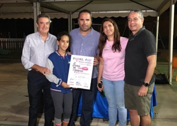 Imagen de la entrega del dinero recaudado en este torneo de nuestra ciudad.