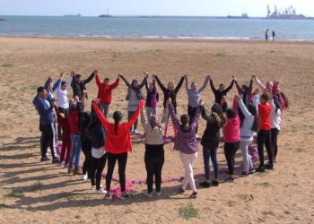 Imágenes de los alumnos de instituto Rusadir realizando una ‘performance’ para el próximo Día de la Mujer.