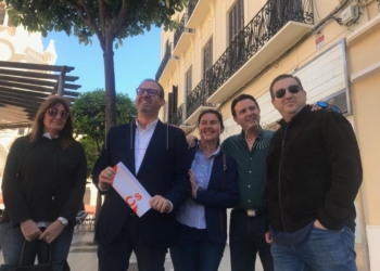 El equipo de Cs en Melilla, este viernes, en la plaza de Menéndez Pelayo.