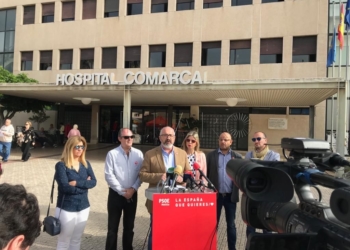 El PSOE ha ofrecido este lunes una rueda de prensa desde el Hospital Comarcal.