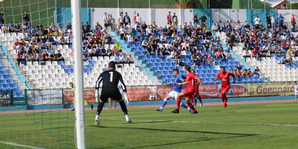 El conjunto azulino no tuvo la suerte de cara al marco contrario que en jornadas anteriores dentro del grupo IV de la Segunda División B.