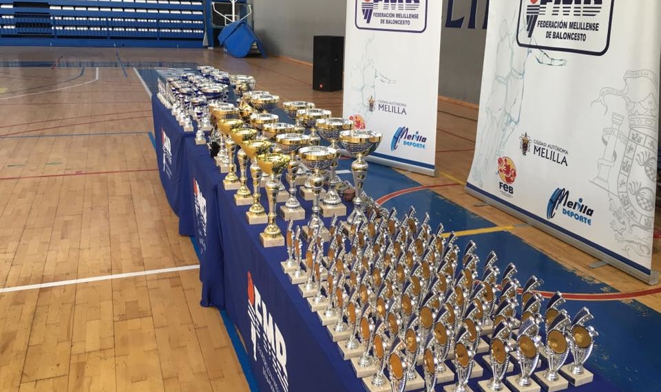 La Federación Melillense de Baloncesto llevó a cabo la entrega de trofeos de la temporada 2018-2019 sobre la pista del pabellón Guillermo García Pezzi.