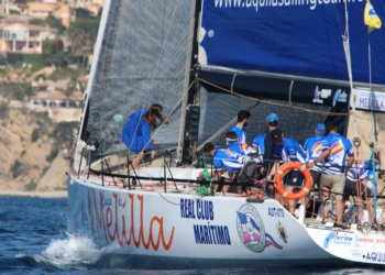 La embarcación melillense, en plena regata.