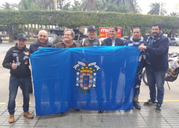 Los deportistas de nuestra ciudad junto a las autoridades deportivas locales.