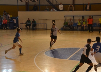 Las jugadoras melillenses no tuvieron suerte de cara a la portería.