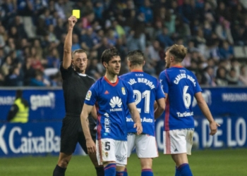 Trío arbitral que estará este domingo en el terreno de juego ovetense.