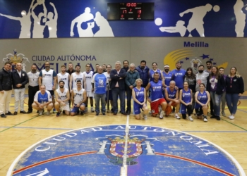 Jugadoras que representaron a ambos entidades deportiva en esta fiesta del baloncesto local.