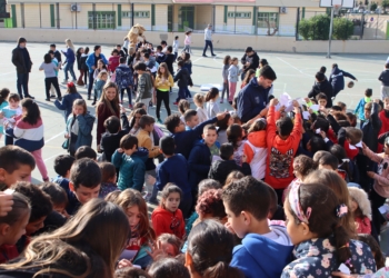 Los componentes de su plantilla están visitando todos los centros docentes de Melilla.