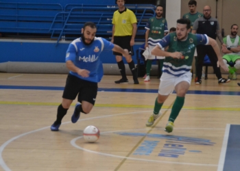 El jugador melillense Yusef, en una de sus jugadas de ataque.