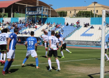 Los melillenses, lo intentaron sobre todo en el juego a balón parado.