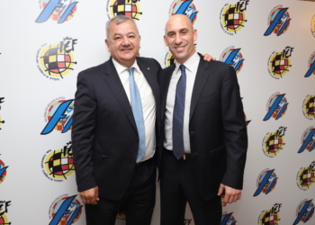 Diego Martínez, junto a Luis Rubiales, presidente de la RFEF.