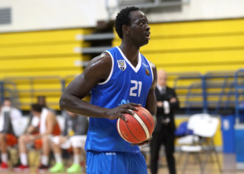 El pívot senegalés Ablaye Mbaye piensa que recibieron un castigo demasiado alto en la cancha del Leyma Coruña.